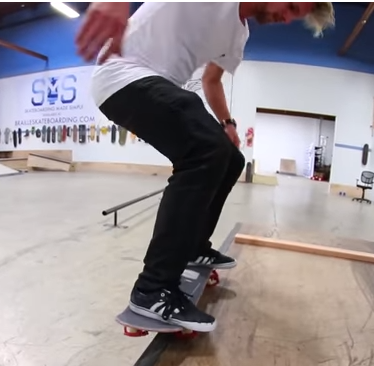 Experience Skater Learns Grinds and Switch Using Skater Trainers